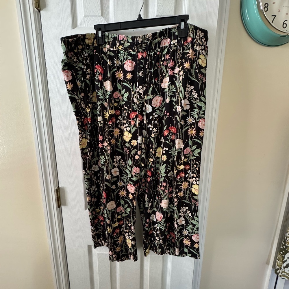 Women's Black Floral Wide-Leg Pants